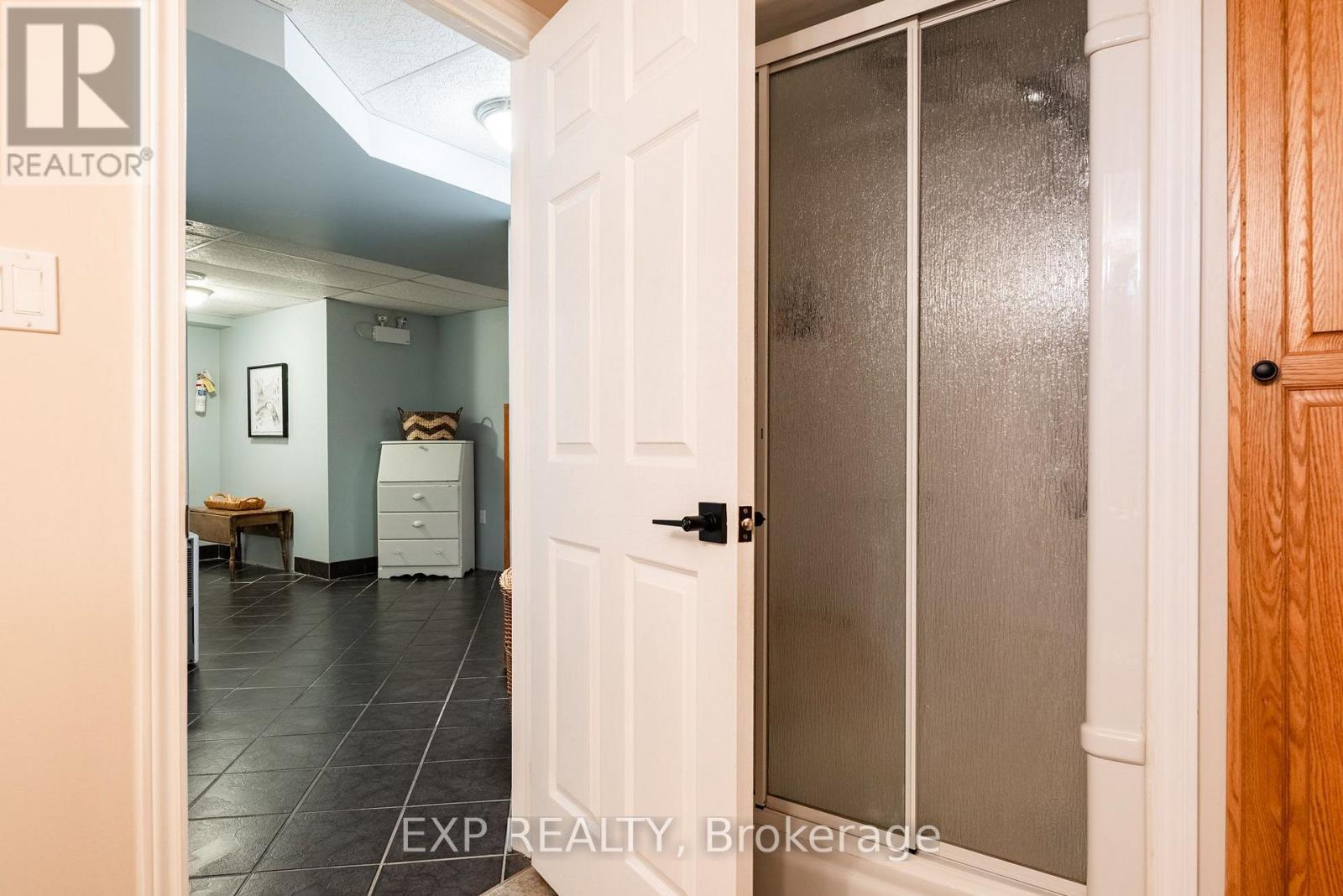 55 FOREST HILL CRESCENT - Image 35