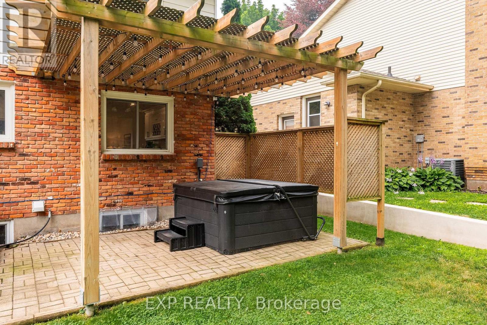 55 FOREST HILL CRESCENT - Image 42