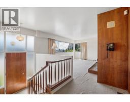 1768 Ottawa Place, West Vancouver, BC V7V2T7 Photo 11