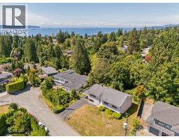 1768 Ottawa Place, West Vancouver, BC V7V2T7 Photo 6