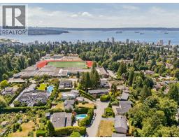 1768 Ottawa Place, West Vancouver, BC V7V2T7 Photo 8