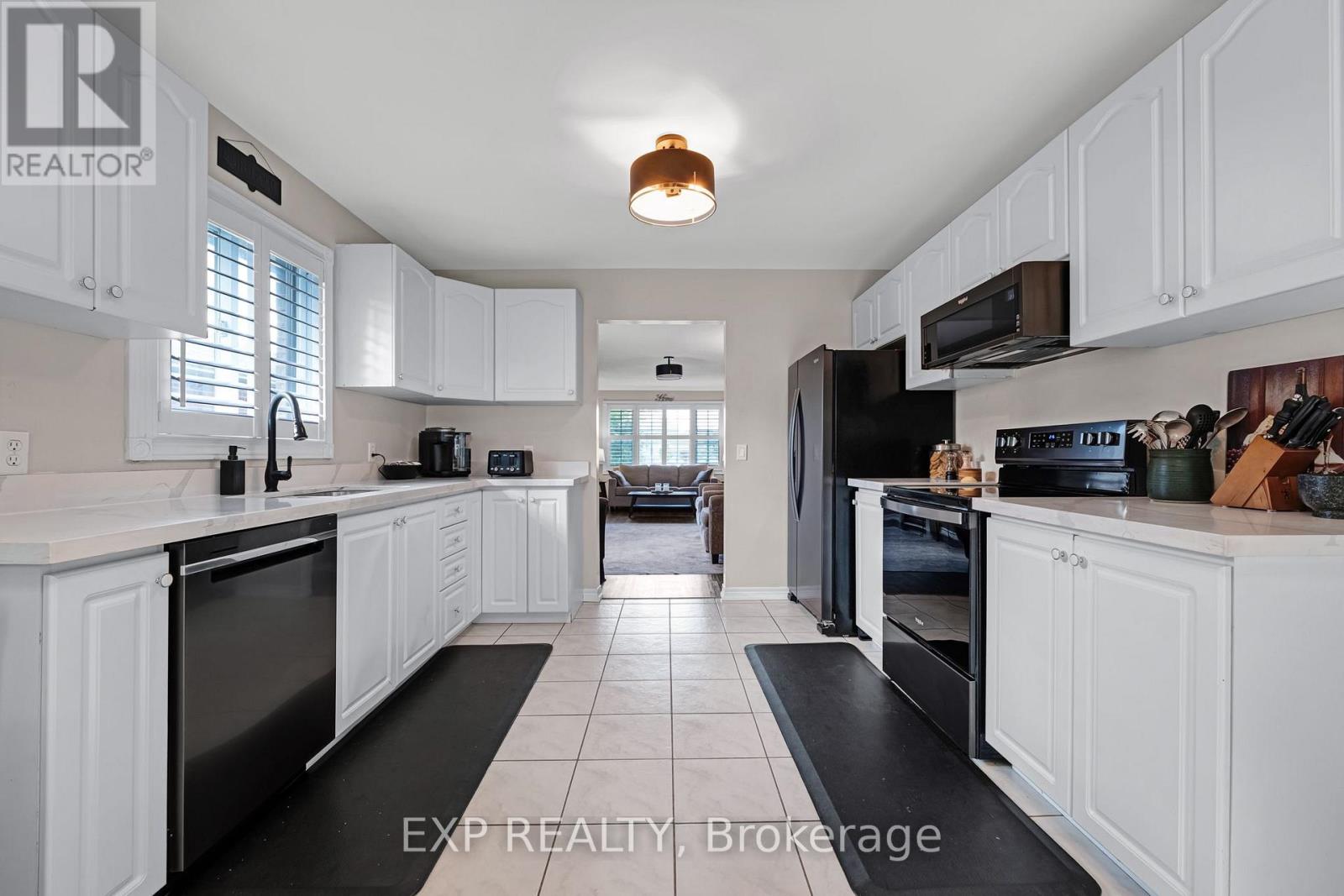 8 LOW BOULEVARD - Image 10