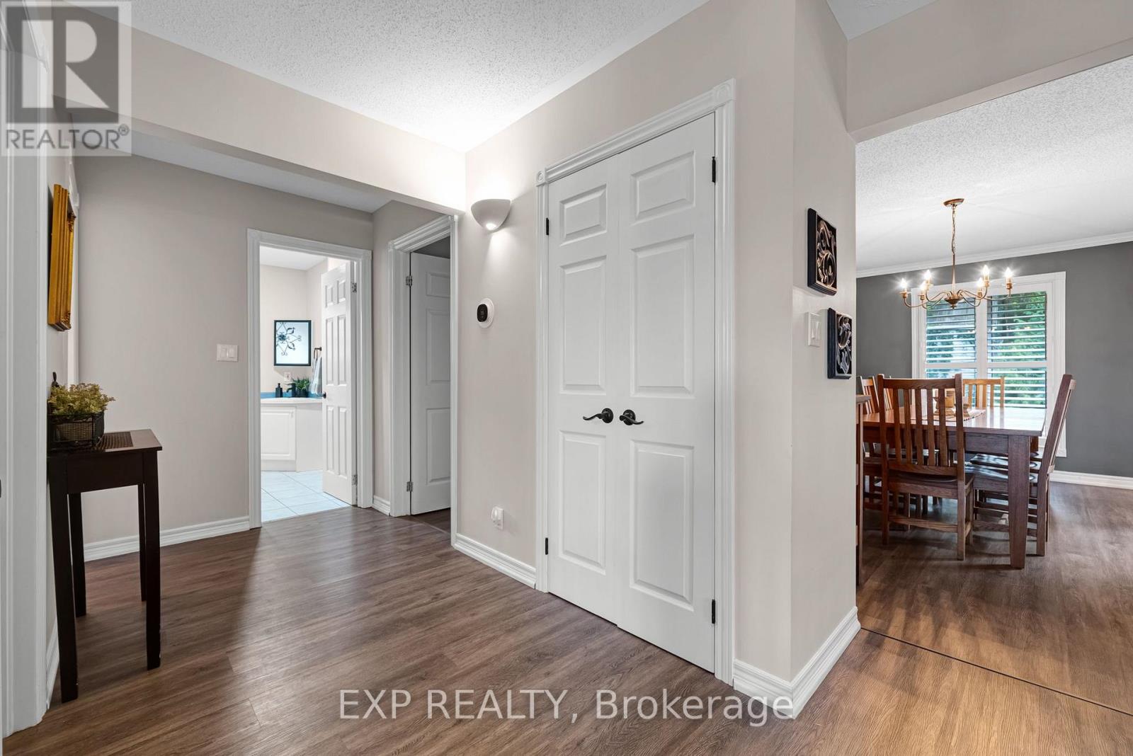 8 LOW BOULEVARD - Image 14