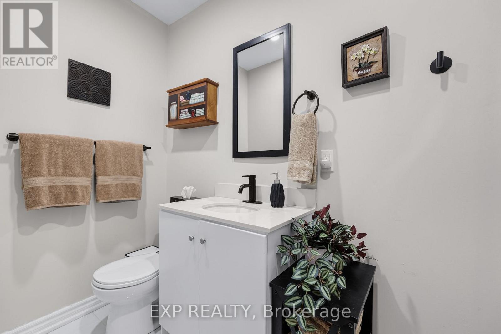 8 LOW BOULEVARD - Image 17