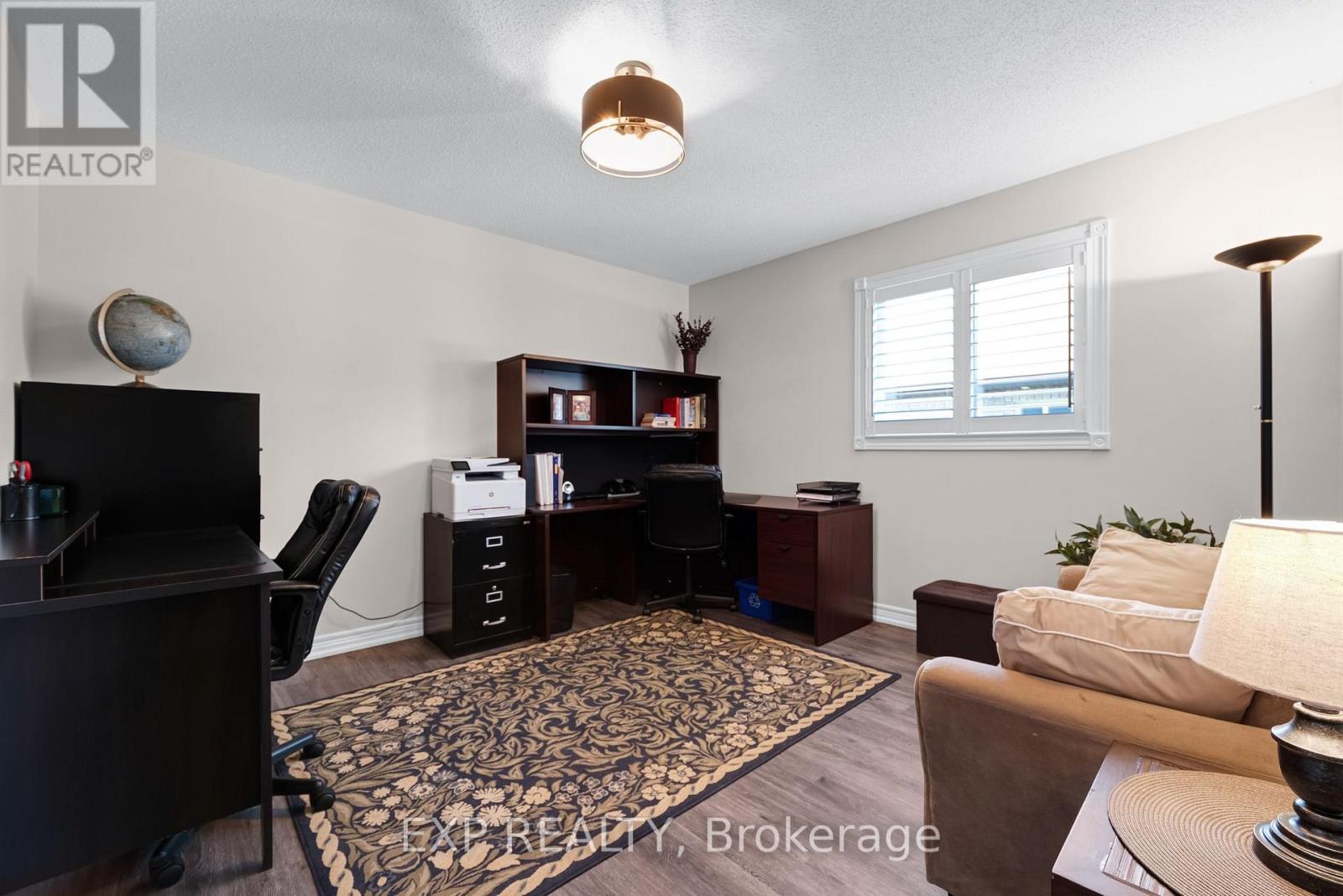 8 LOW BOULEVARD - Image 20