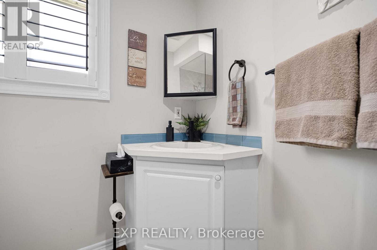 8 LOW BOULEVARD - Image 21