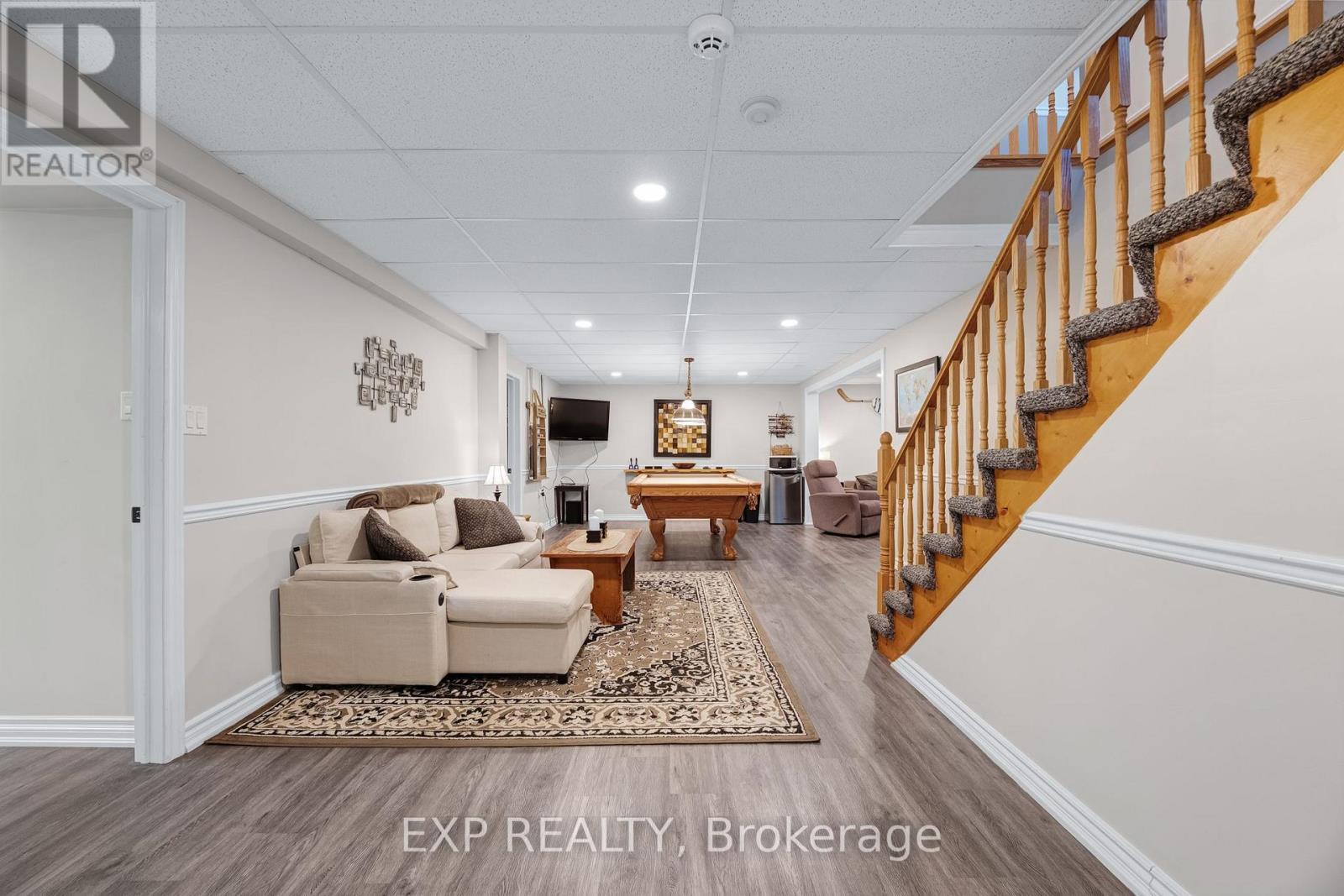 8 LOW BOULEVARD - Image 24