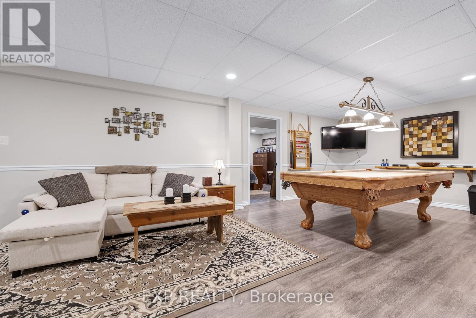 8 LOW BOULEVARD - Image 25