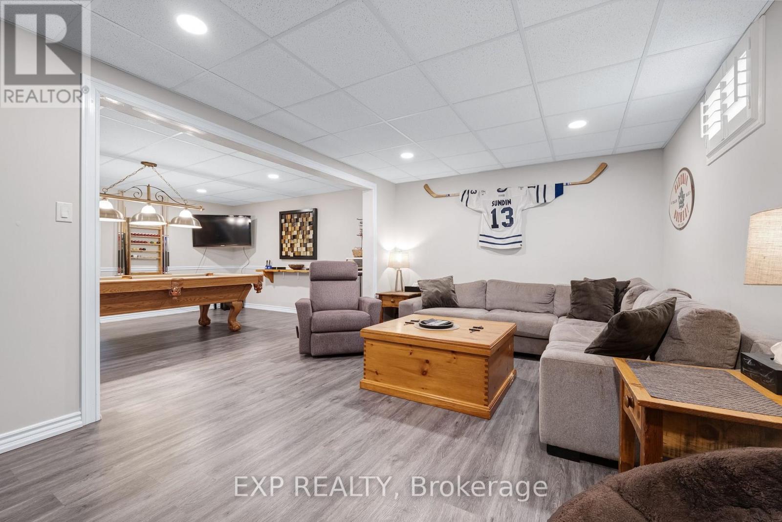 8 LOW BOULEVARD - Image 28