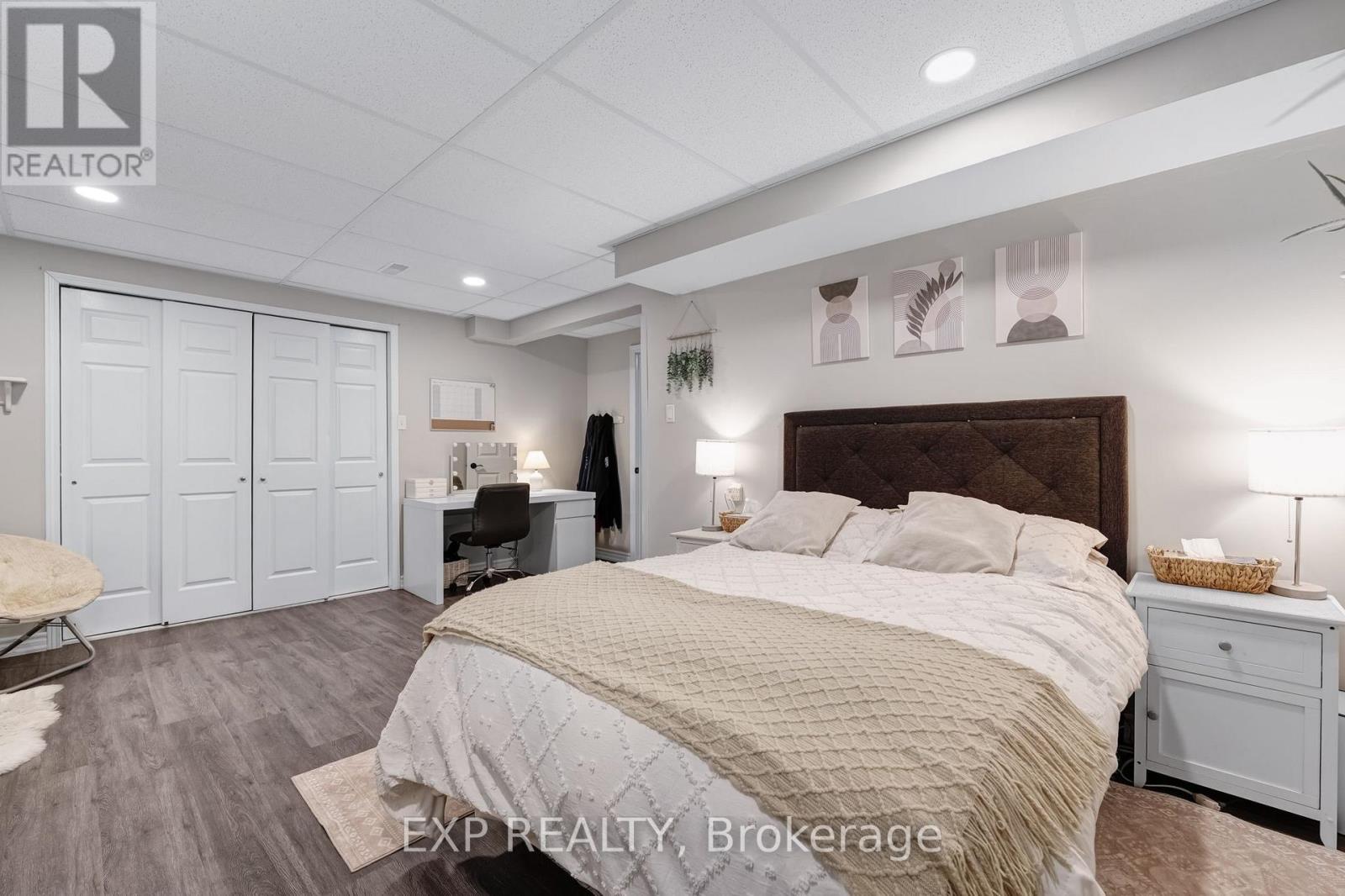 8 LOW BOULEVARD - Image 32
