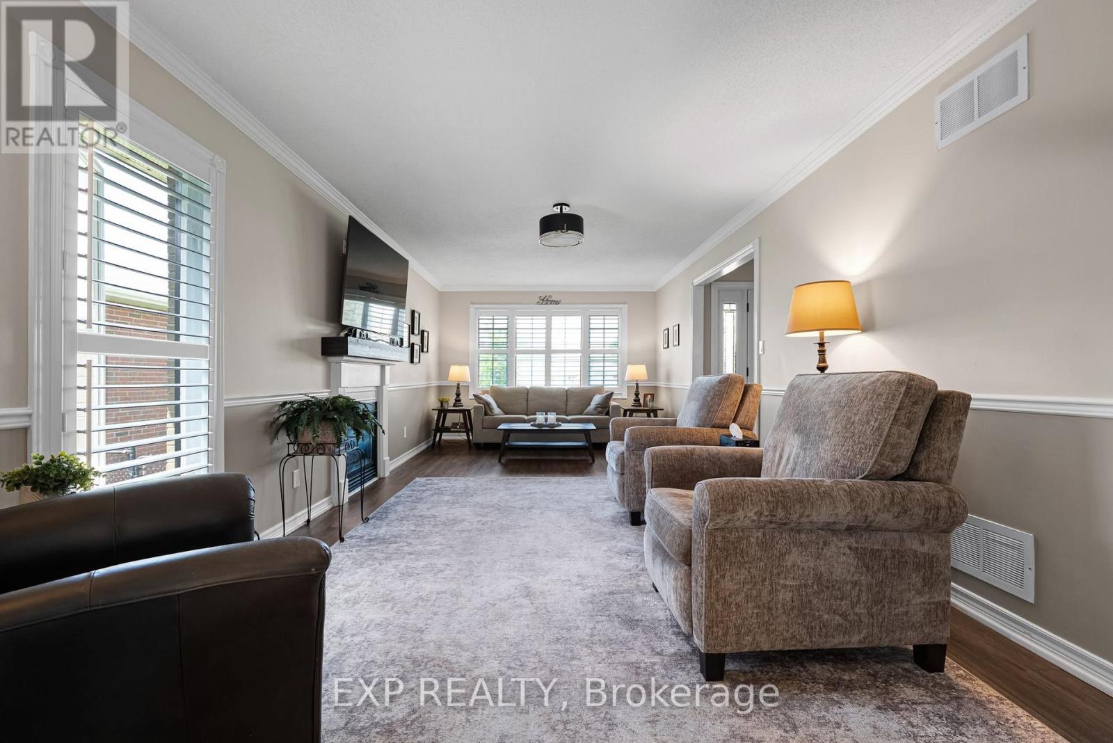 8 LOW BOULEVARD - Image 7