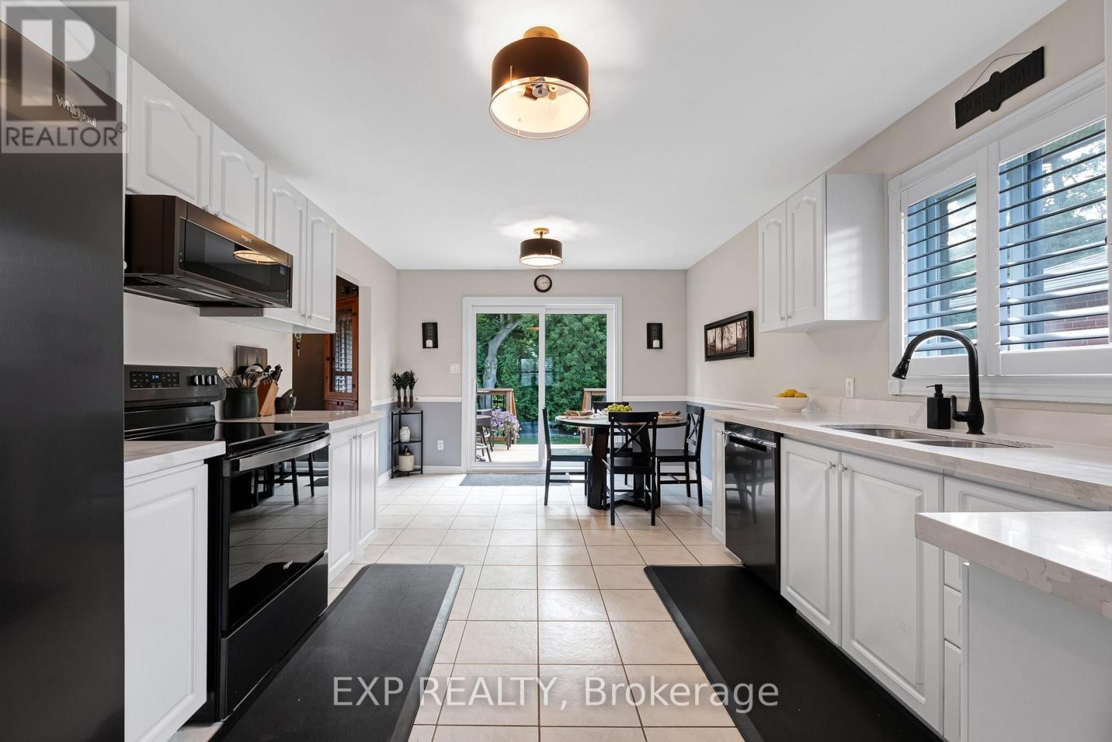 8 LOW BOULEVARD - Image 8