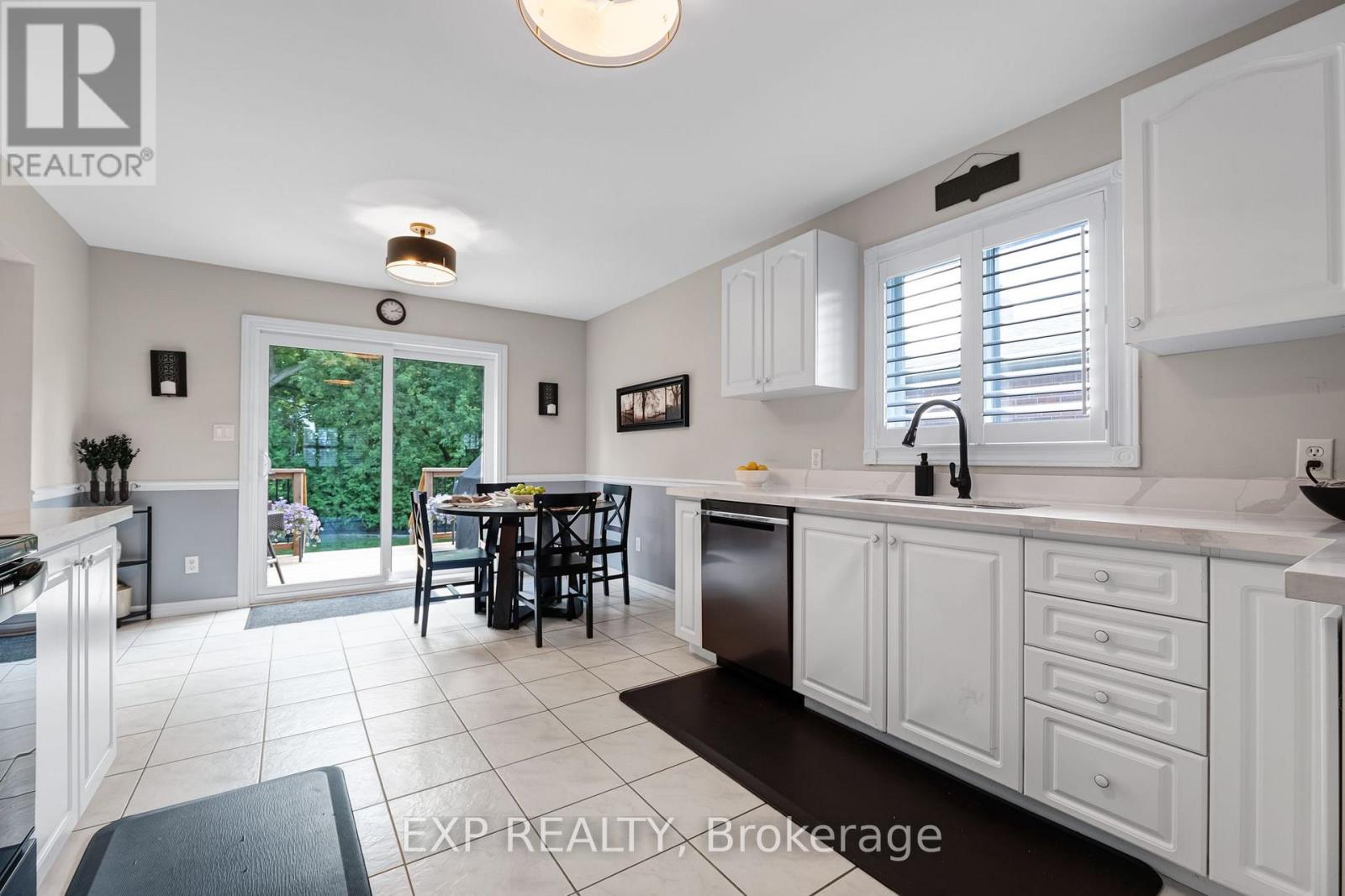 8 LOW BOULEVARD - Image 9