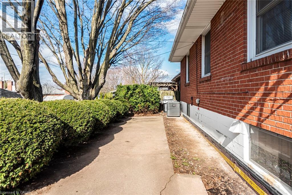 124 BROKER Drive - 27