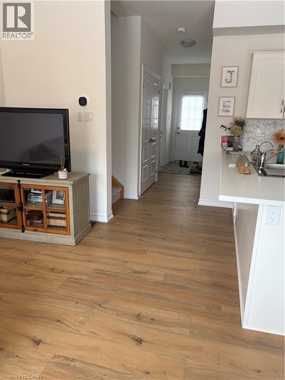 32 DEWBERRY Drive — photo 3