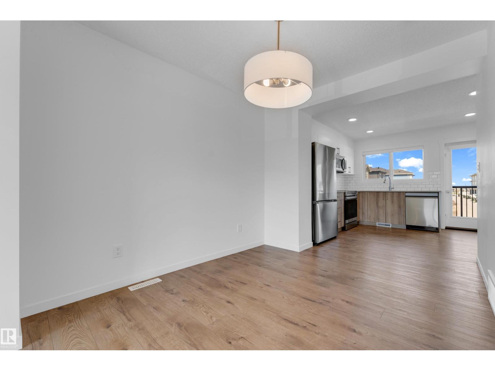 22711 84 AV NW - 14