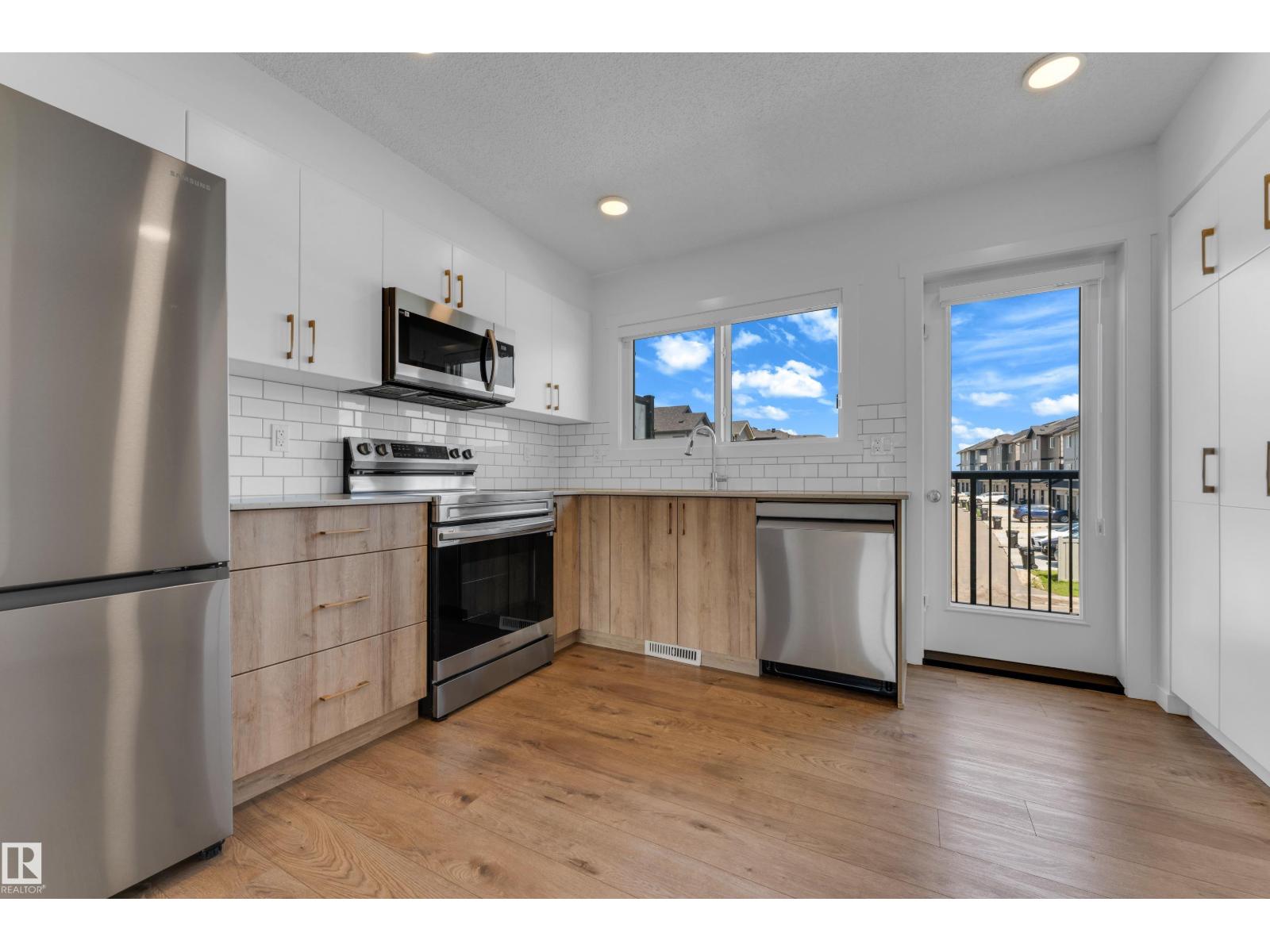22711 84 AV NW - 15