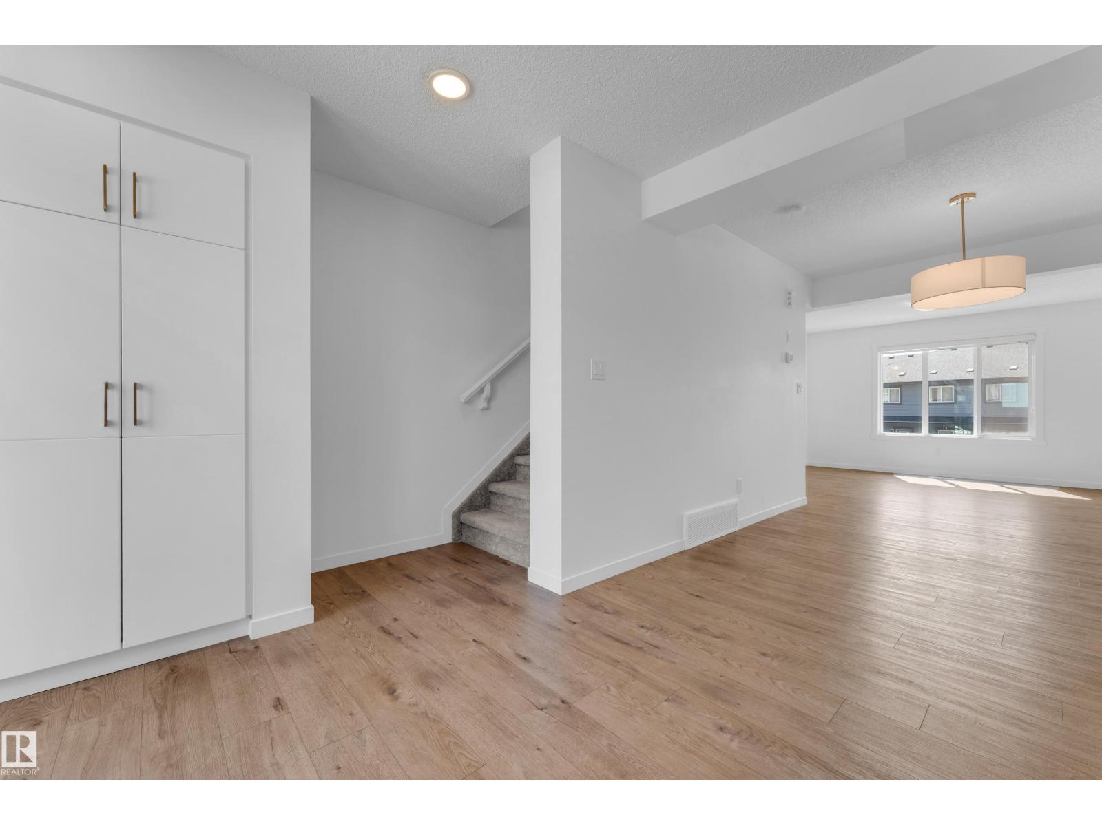 22711 84 AV NW - 17