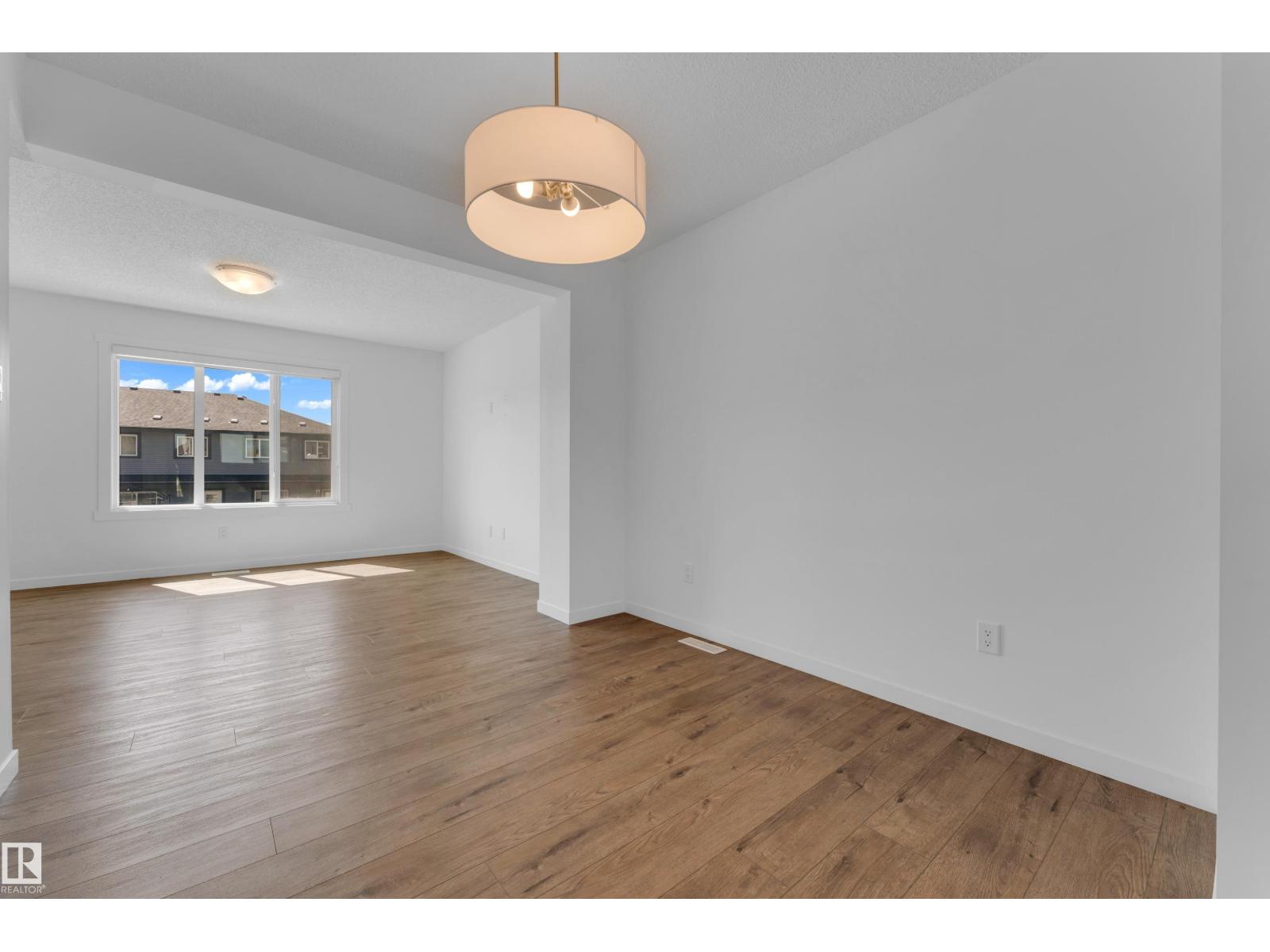 22711 84 AV NW - 16
