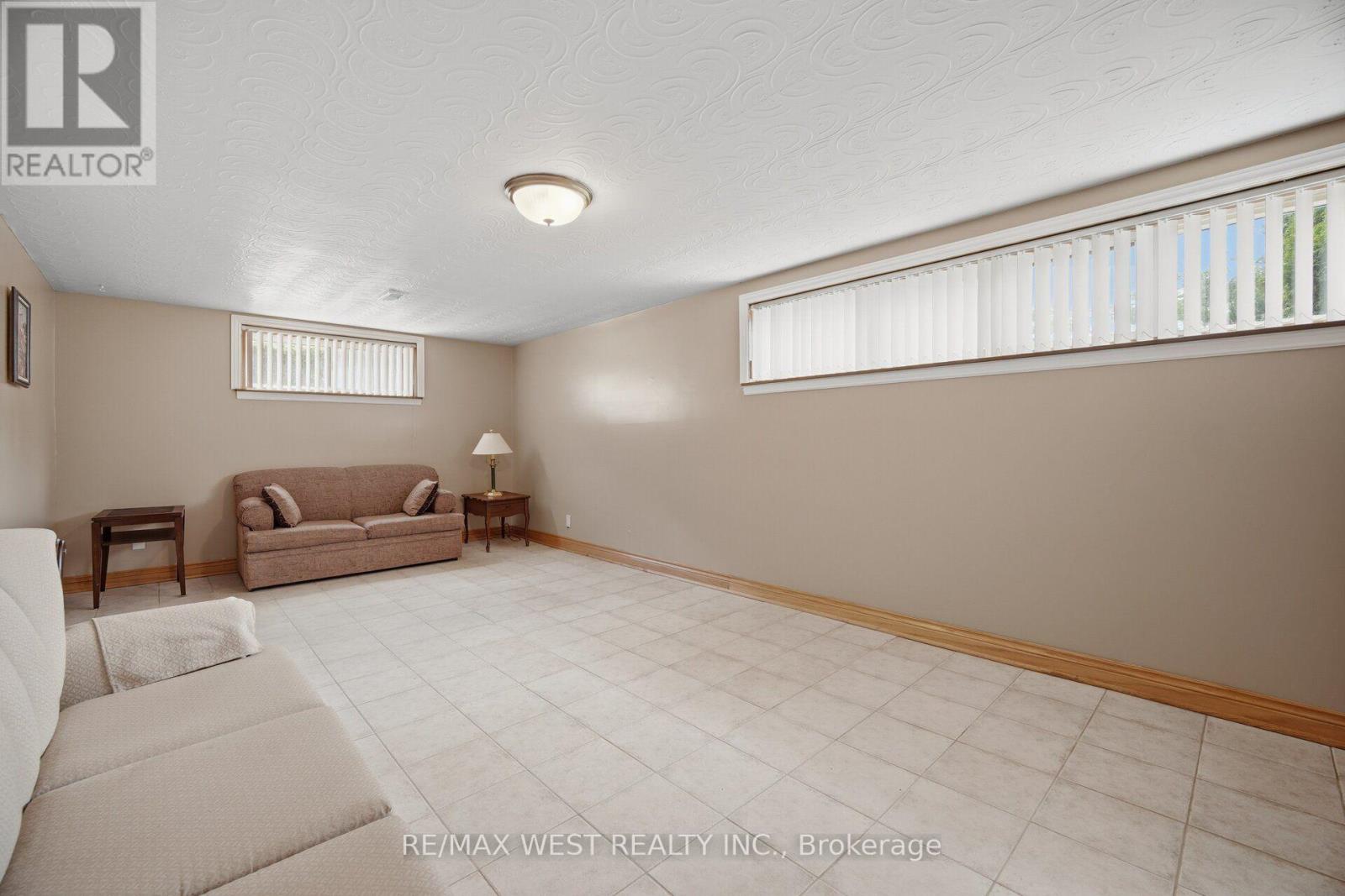 89 WENDELL AVENUE - 18