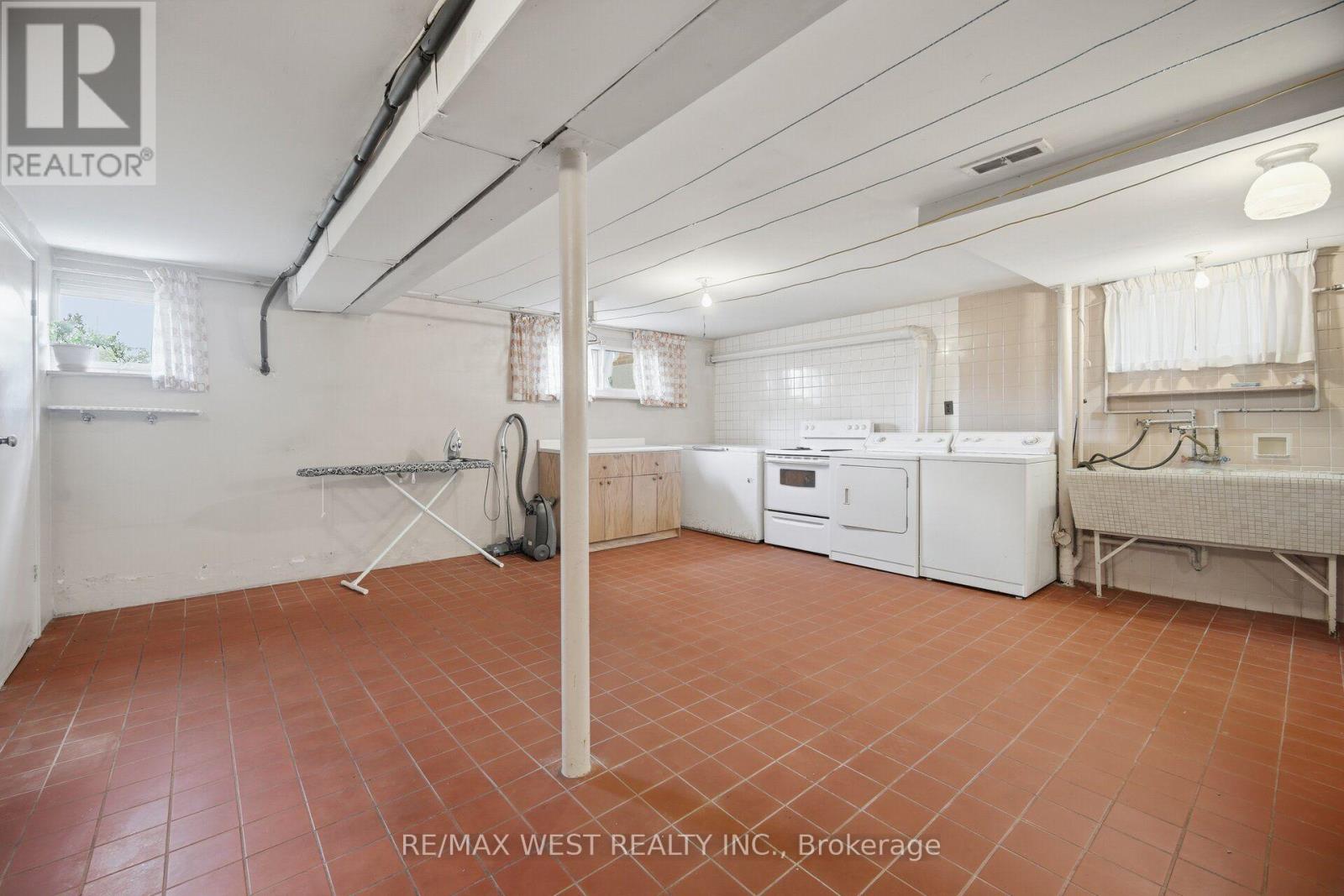 89 WENDELL AVENUE - 21