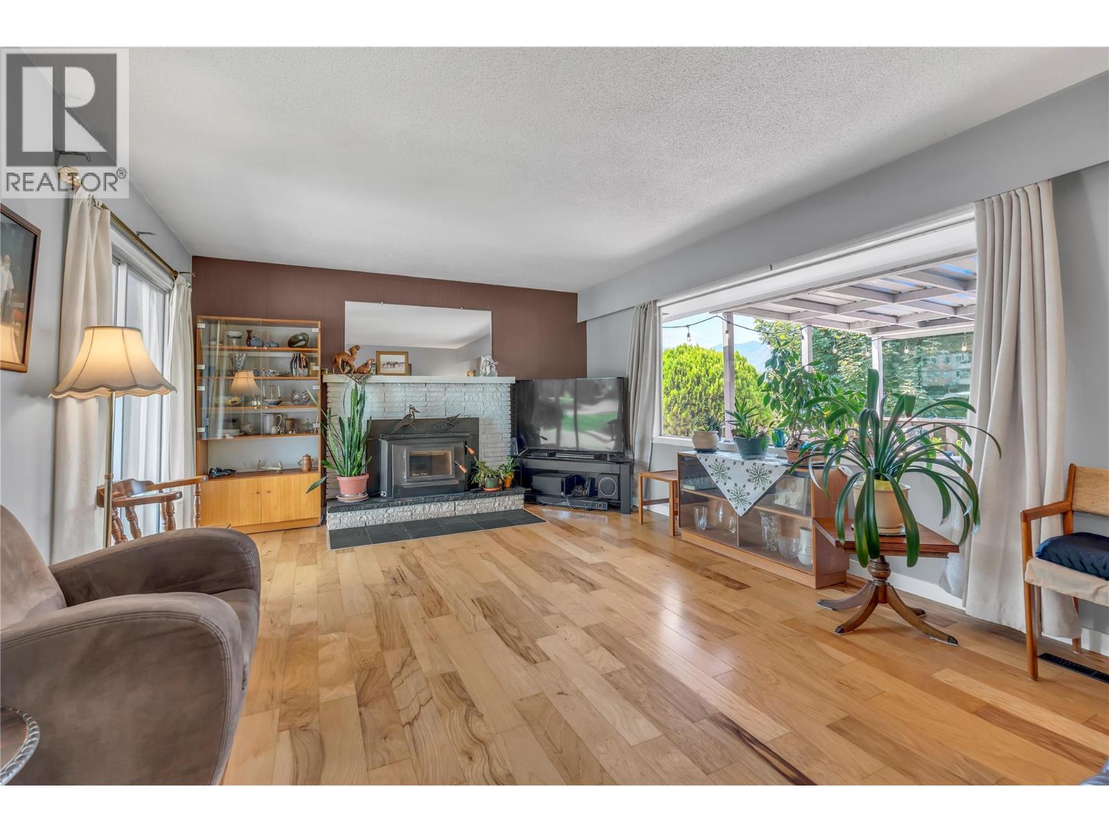 707 Ross Avenue - 6