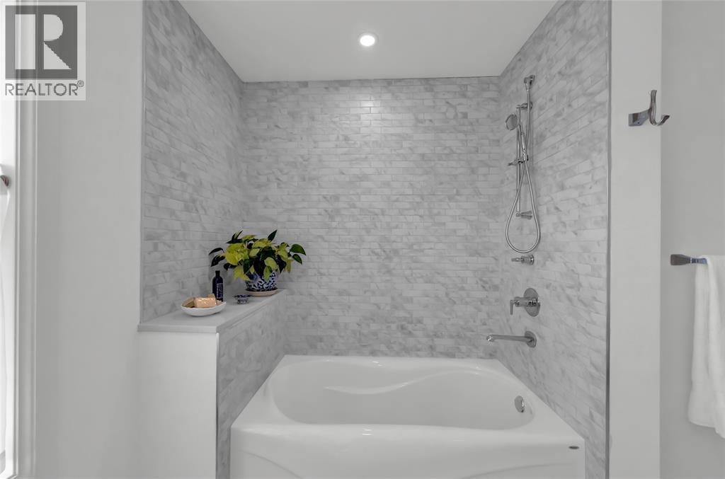 3894 ST CLAIR PARKWAY - 22