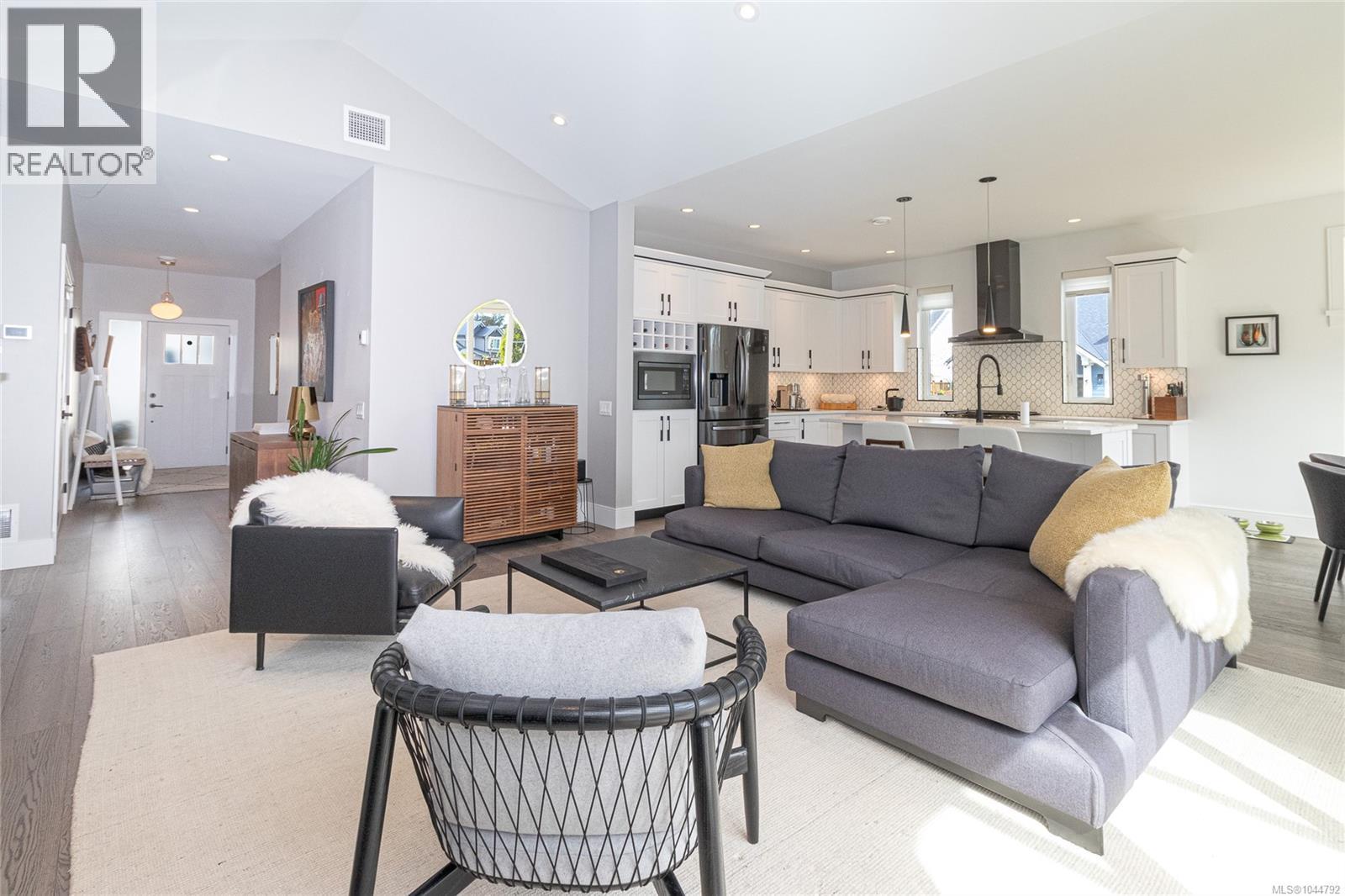  9257 Bakerview Close, North Saanich