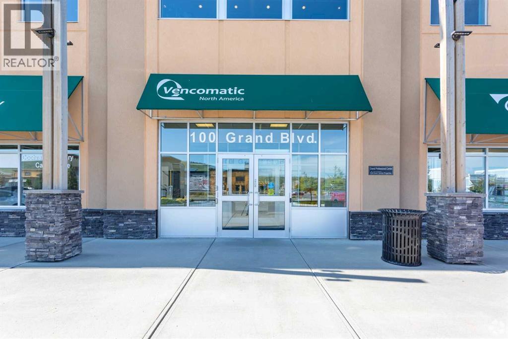 100 Grande Boulevard, Cochrane