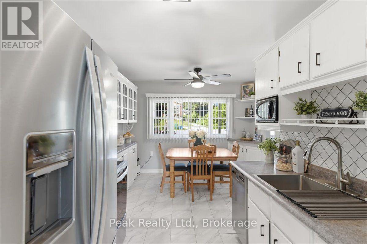 1673 APPLEWOOD CRESCENT - Image 17