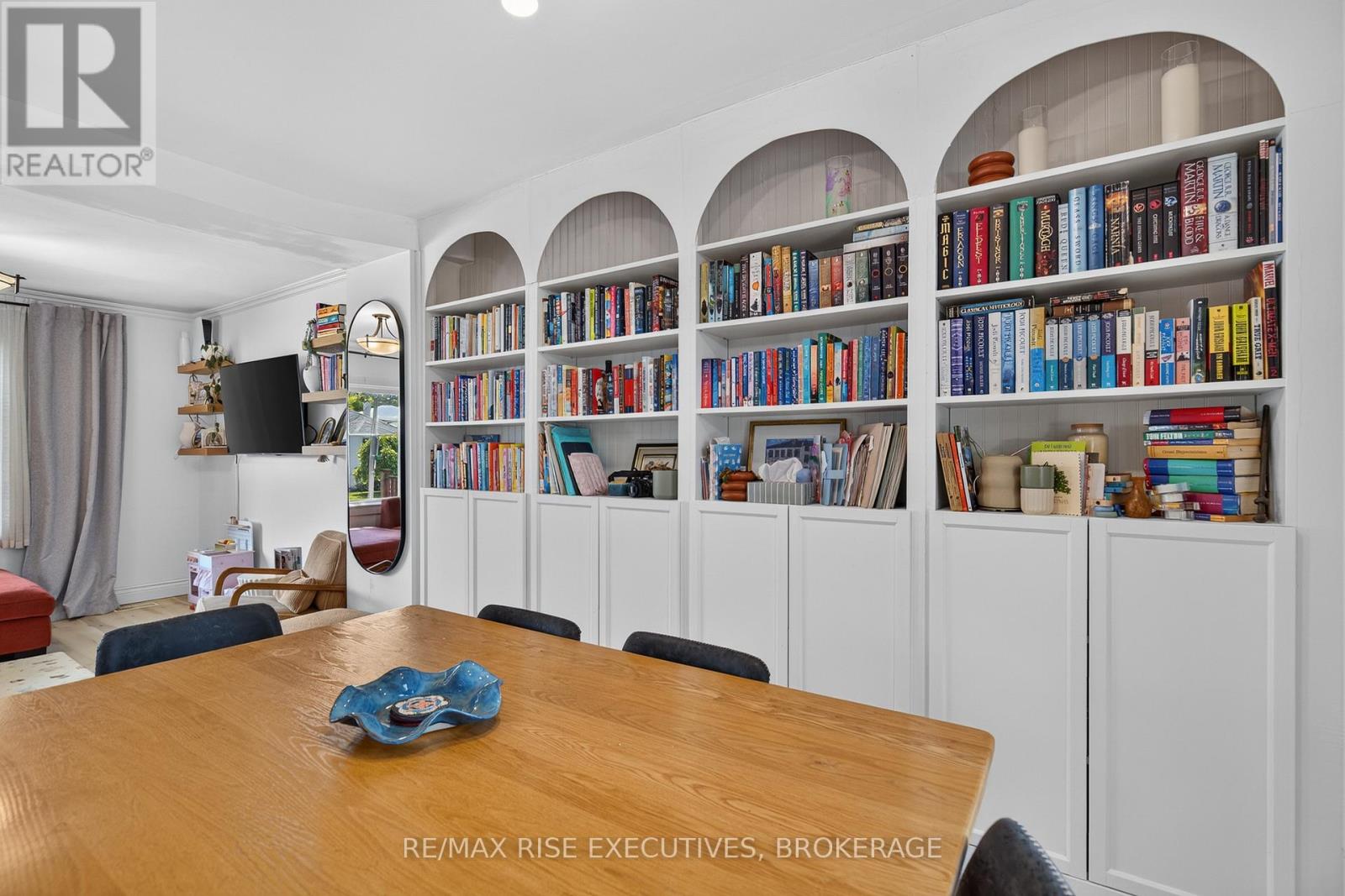 807 BROCK STREET - 27