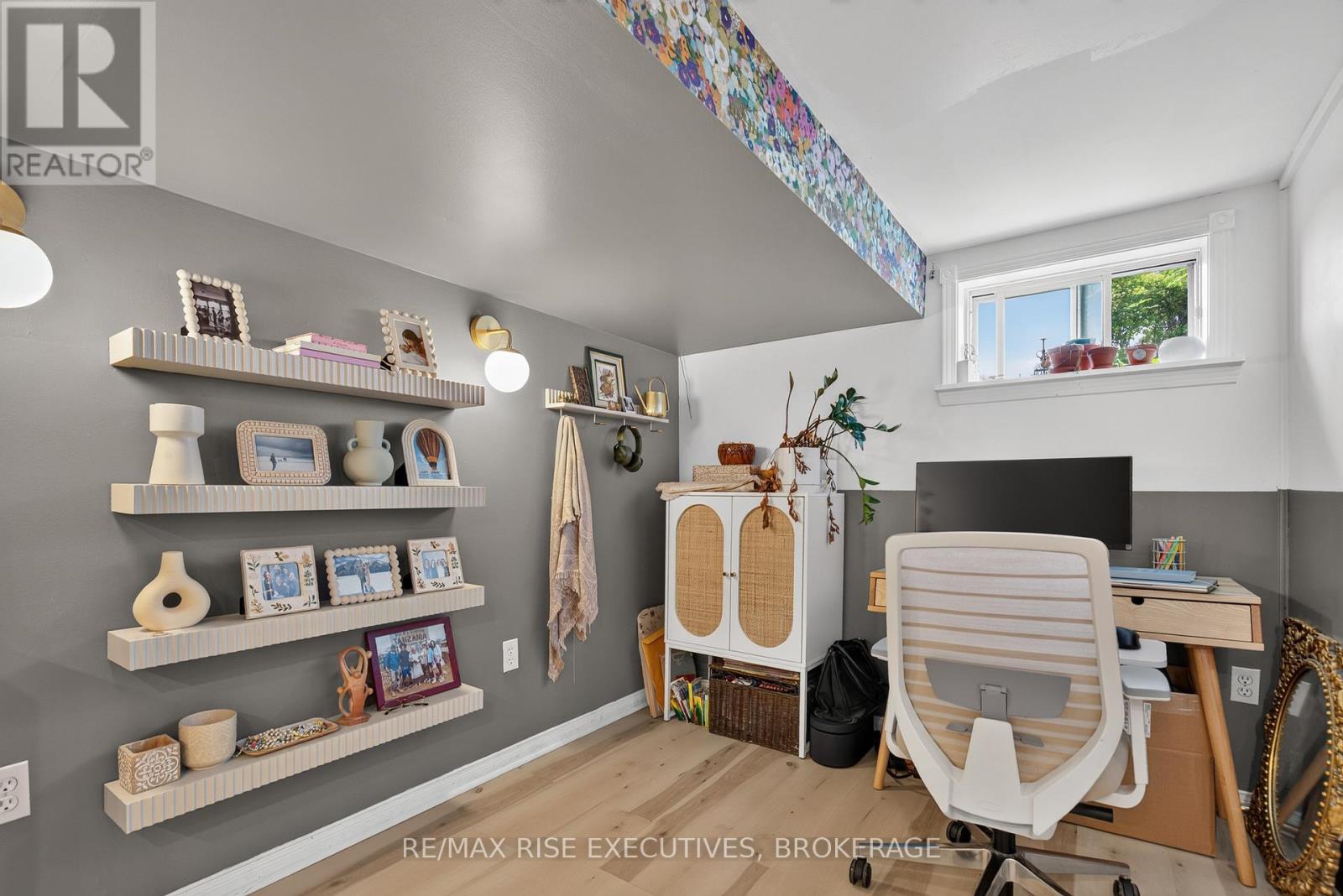 807 BROCK STREET - 41