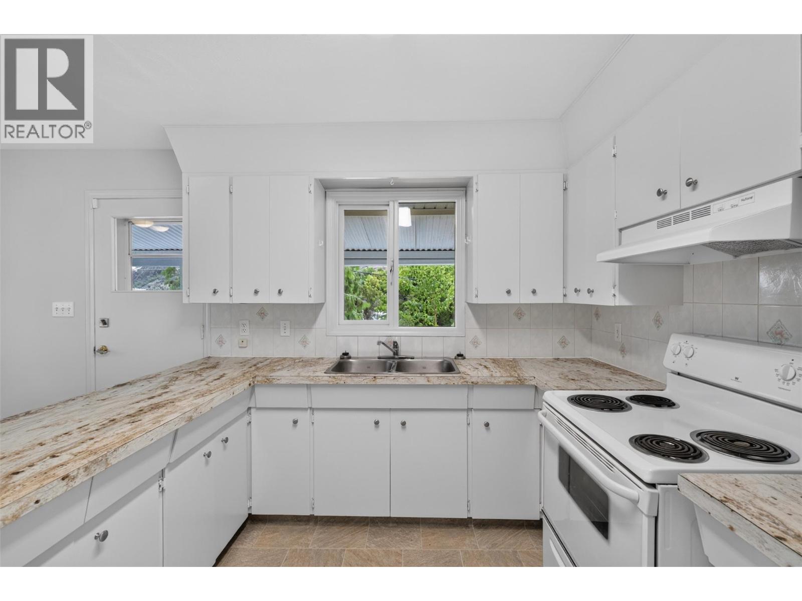 3802 36 Street - Image 4