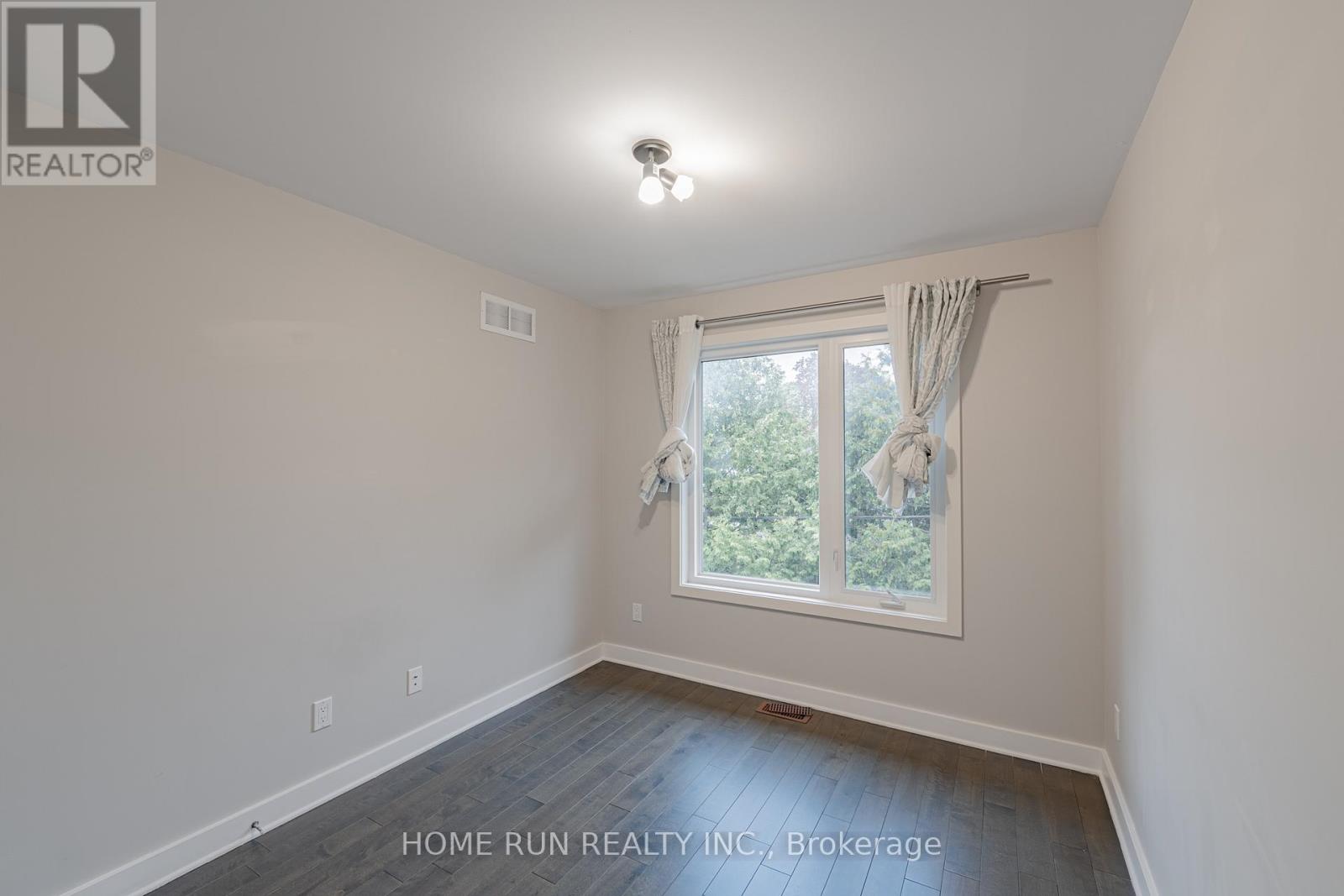 14 CAMIL STREET - 32