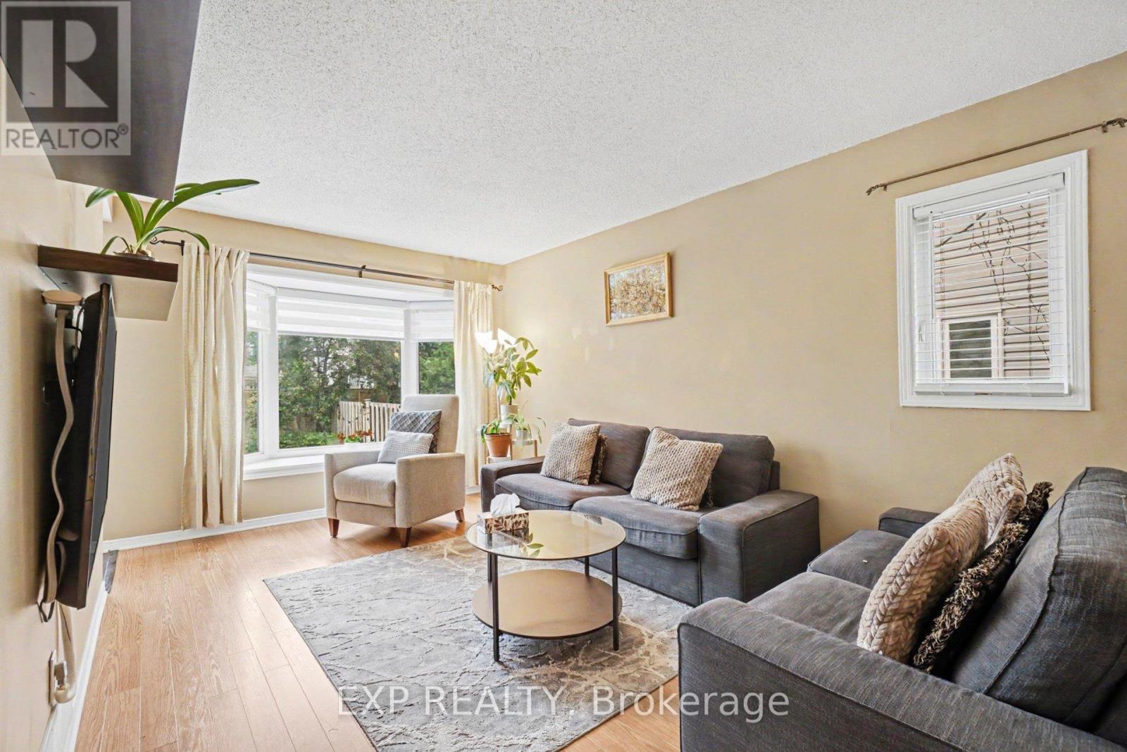 11 LONGSHIRE CIRCLE - Image 14