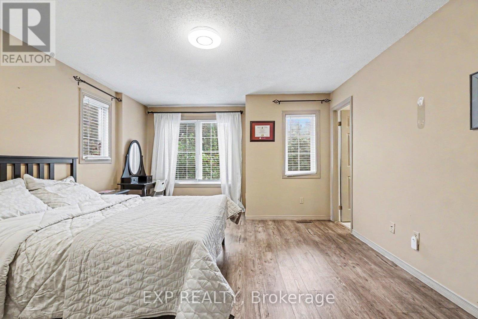 11 LONGSHIRE CIRCLE - Image 18