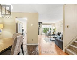 11 LONGSHIRE CIRCLE — photo 4