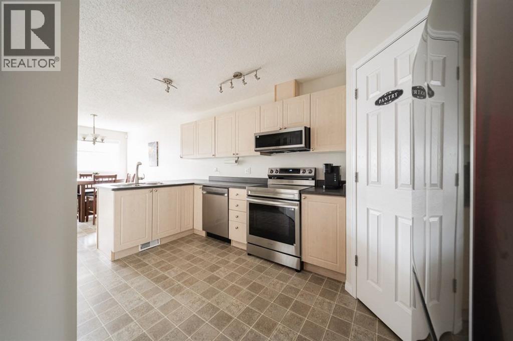 100 Bruin Bay, Fort McMurray