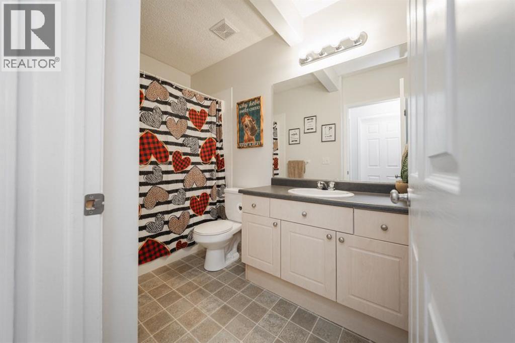 100 Bruin Bay, Fort McMurray