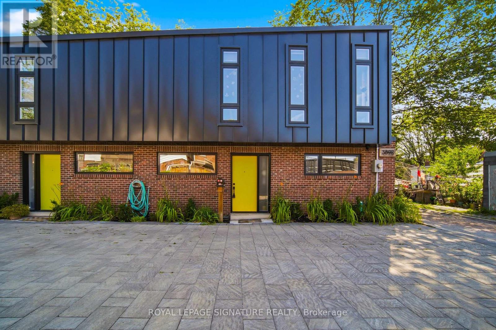 SOUTH UNIT - 389R LESLIE STREET