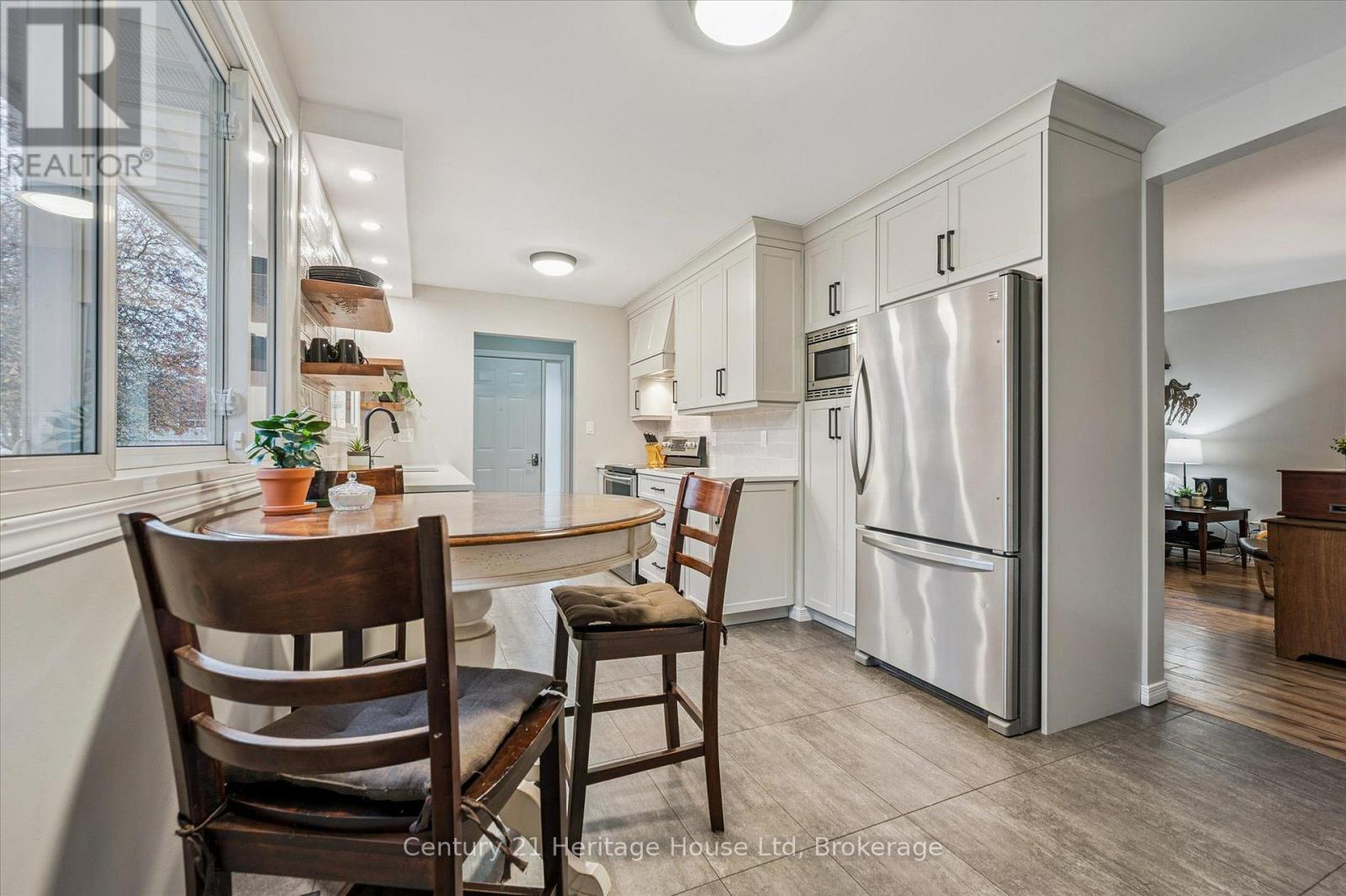 653 PERRY STREET - Image 12