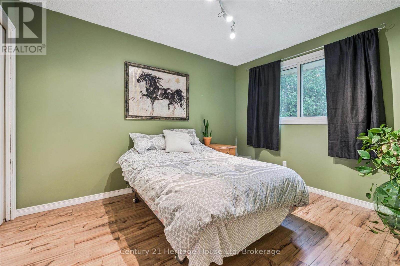 653 PERRY STREET - Image 21