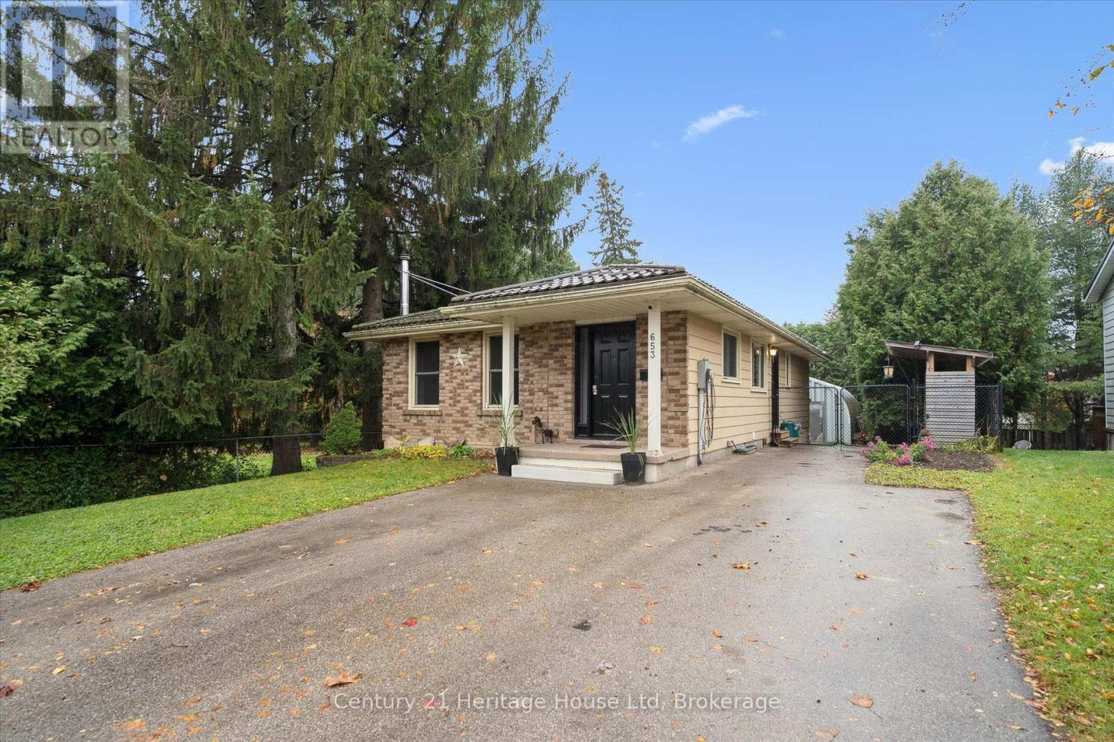 653 PERRY STREET - Image 3