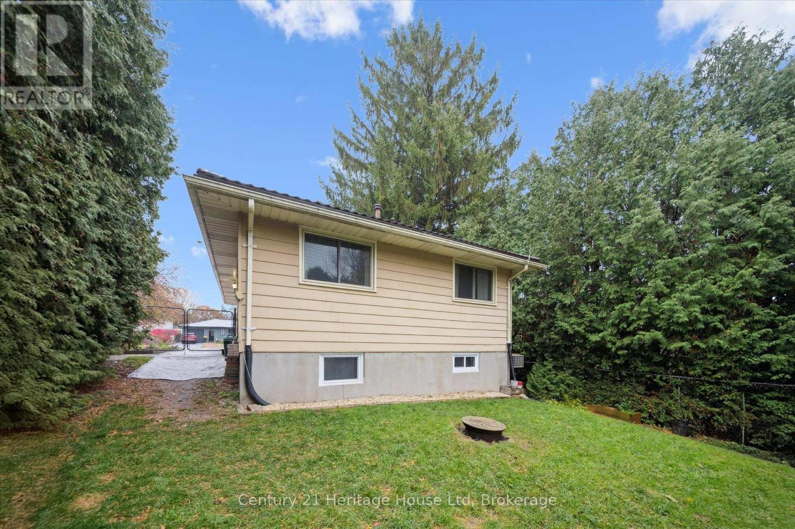 653 PERRY STREET - 36
