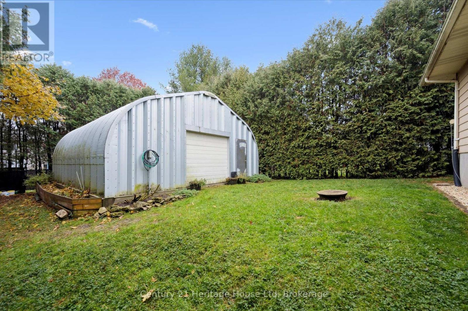 653 PERRY STREET - Image 38