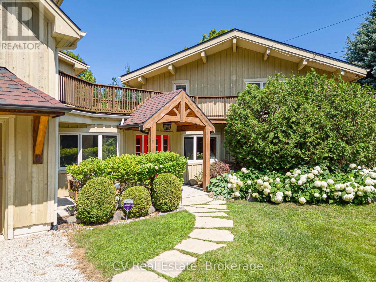156 CHAMONIX CRESCENT - 1