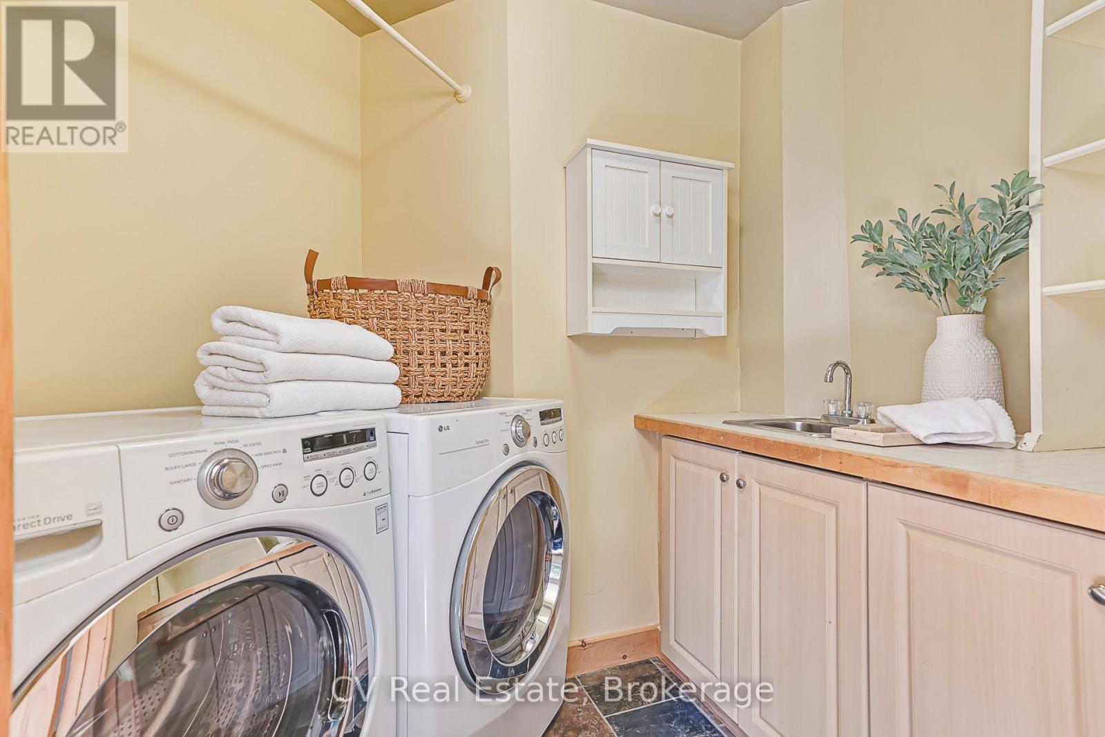 156 CHAMONIX CRESCENT - Image 25