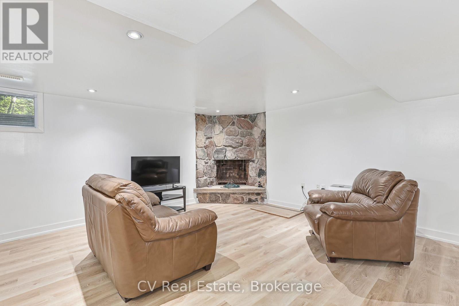 156 CHAMONIX CRESCENT - Image 44