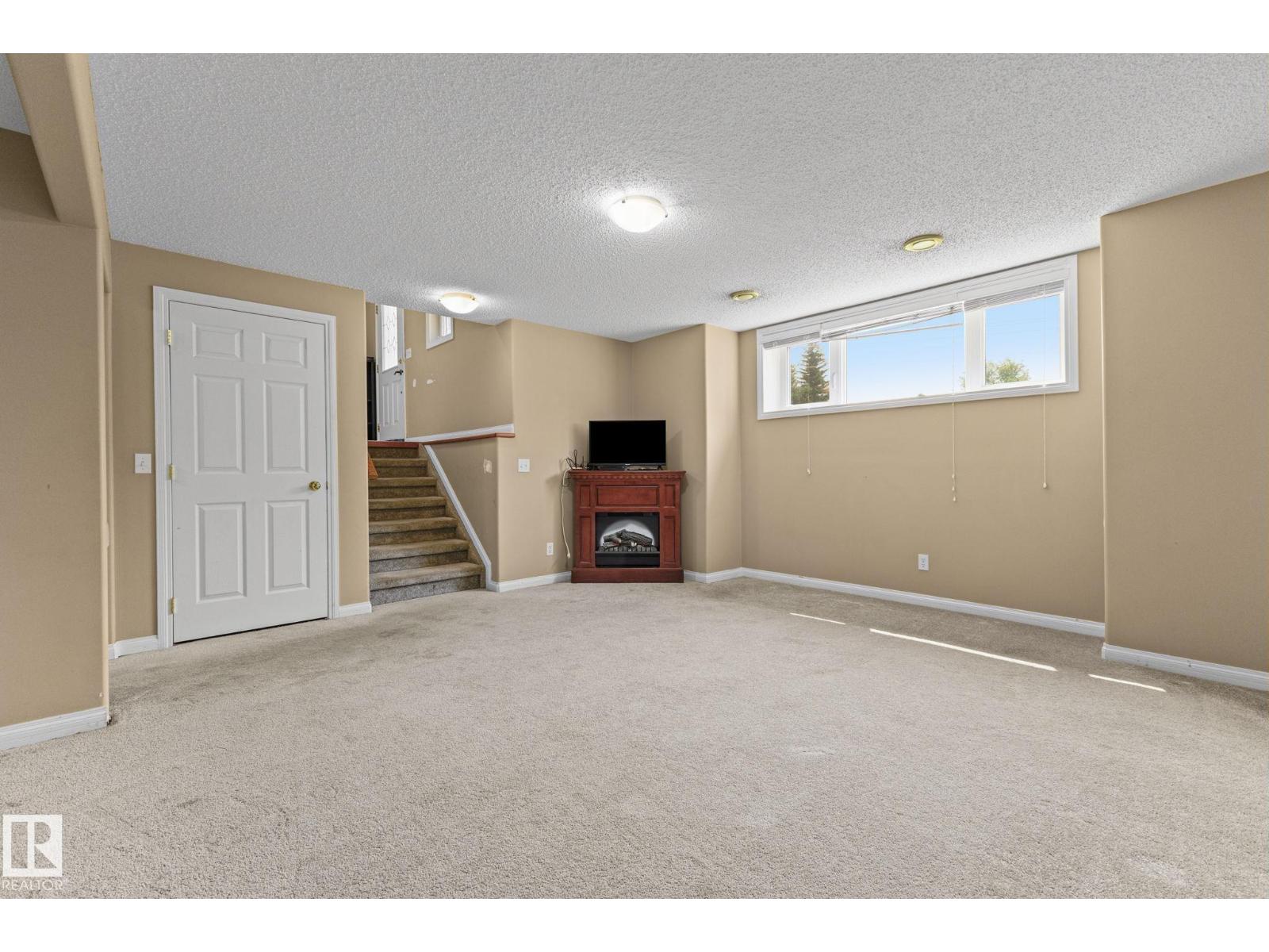 4712 48 ST - 15