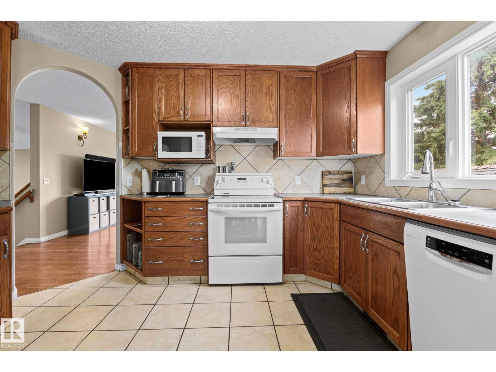 4712 48 ST - Image 8